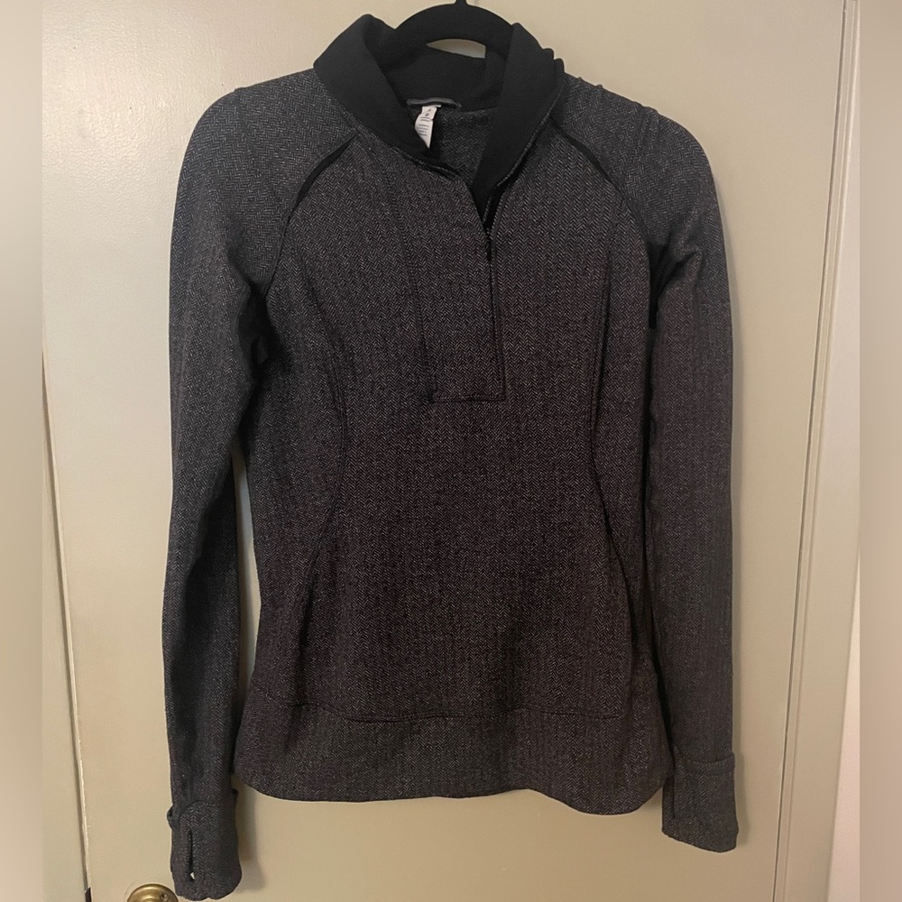 Lululemon exercise top size 6